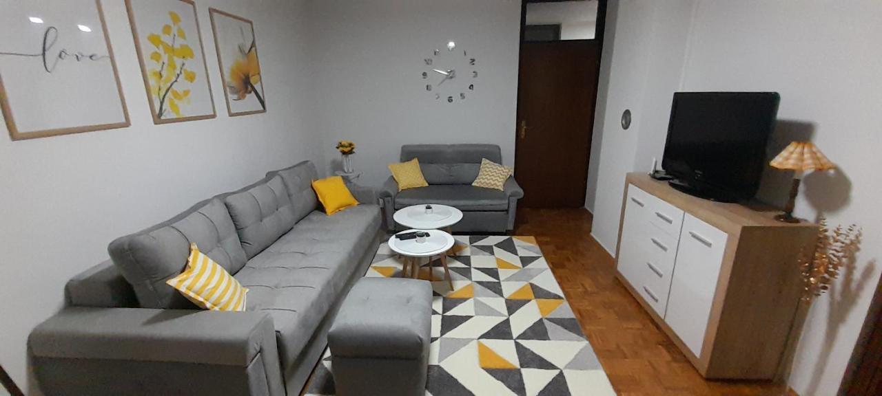 Cozy And Sunny Apartment Near The Airport 사라예보 외부 사진