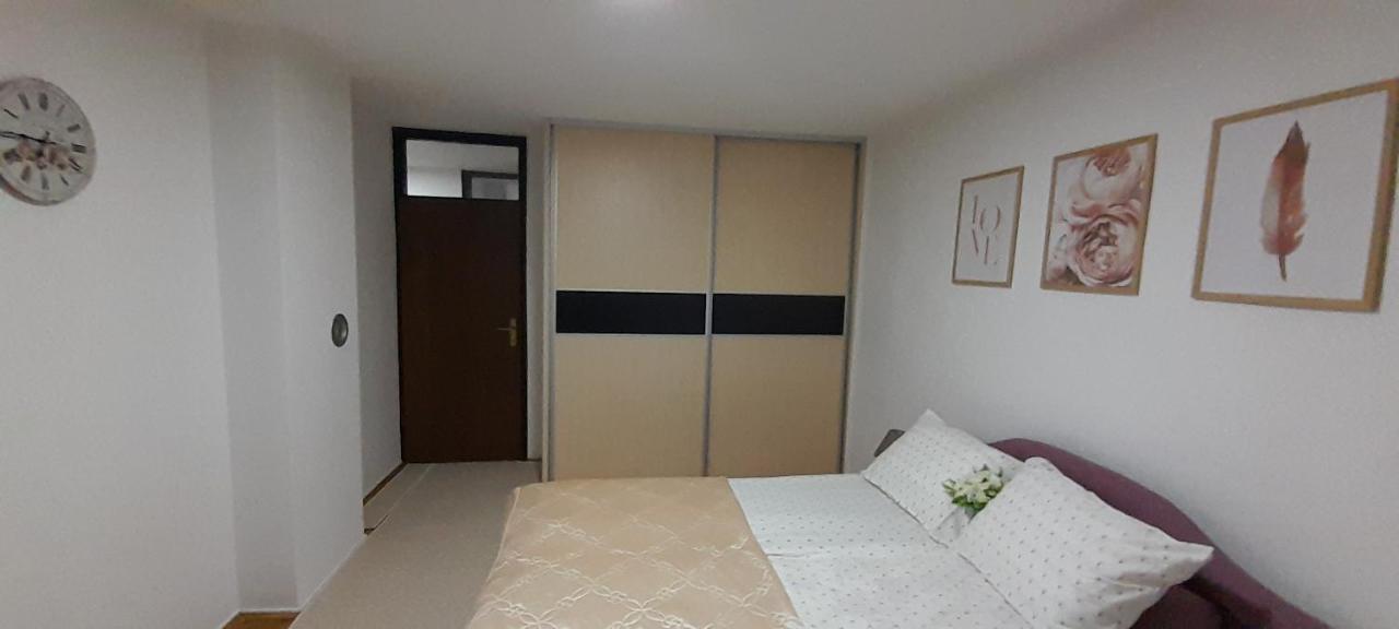 Cozy And Sunny Apartment Near The Airport 사라예보 외부 사진