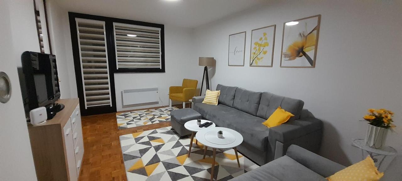 Cozy And Sunny Apartment Near The Airport 사라예보 외부 사진