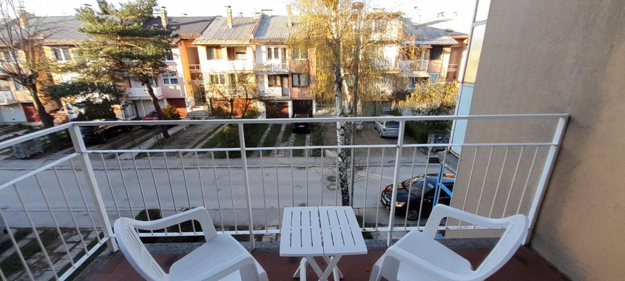 Cozy And Sunny Apartment Near The Airport 사라예보 외부 사진